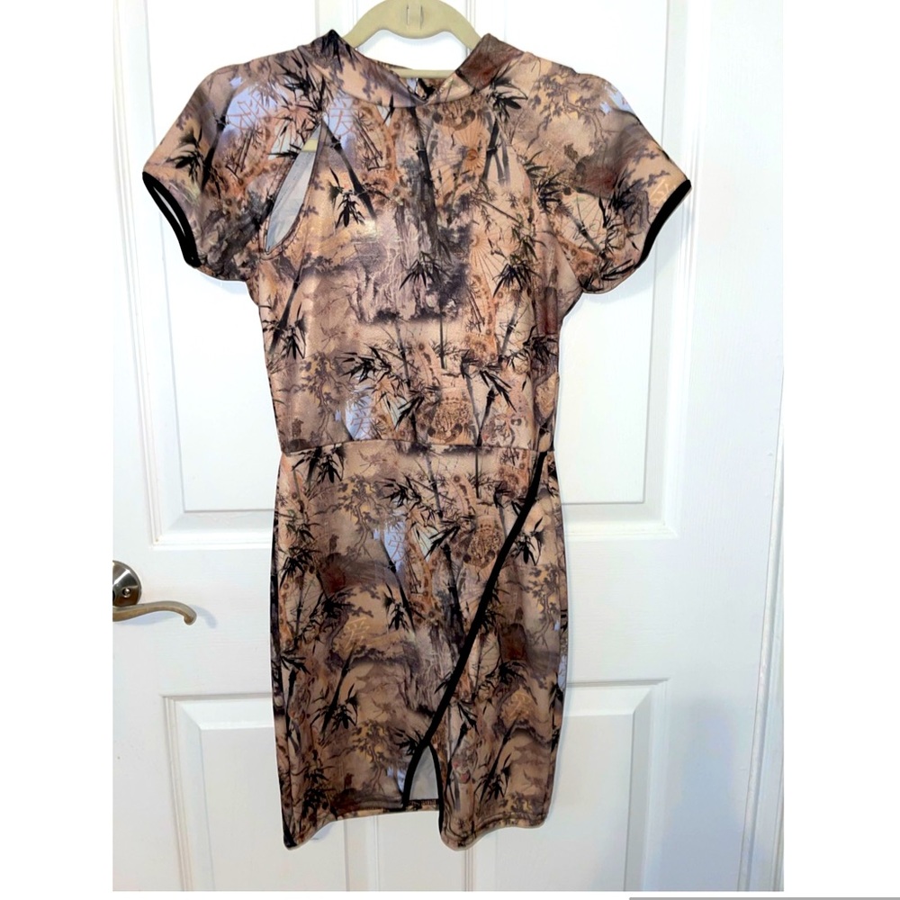 *NEW* PrettyLittleThing Dress- 4